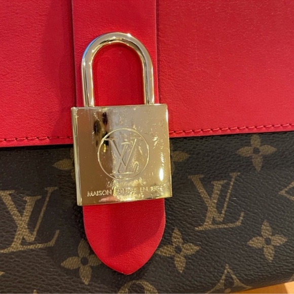 Louis Vuitton - Picture 2 of 2